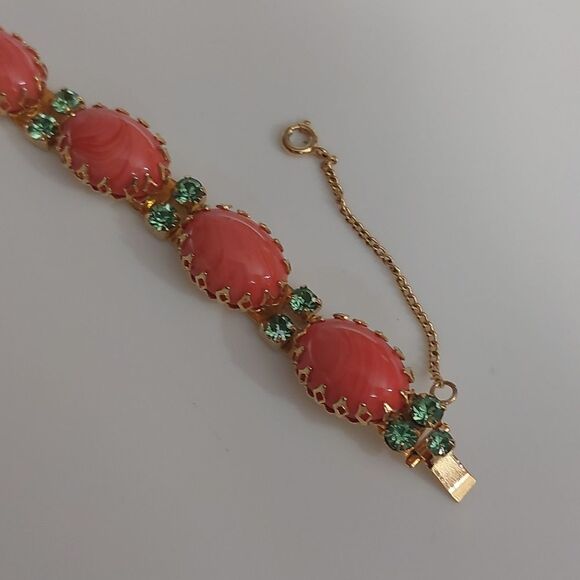 Hattie Carnegie Marbled Lucite Cabochon and Peridot Green Stones Link Bracelet - Picture 6 of 11